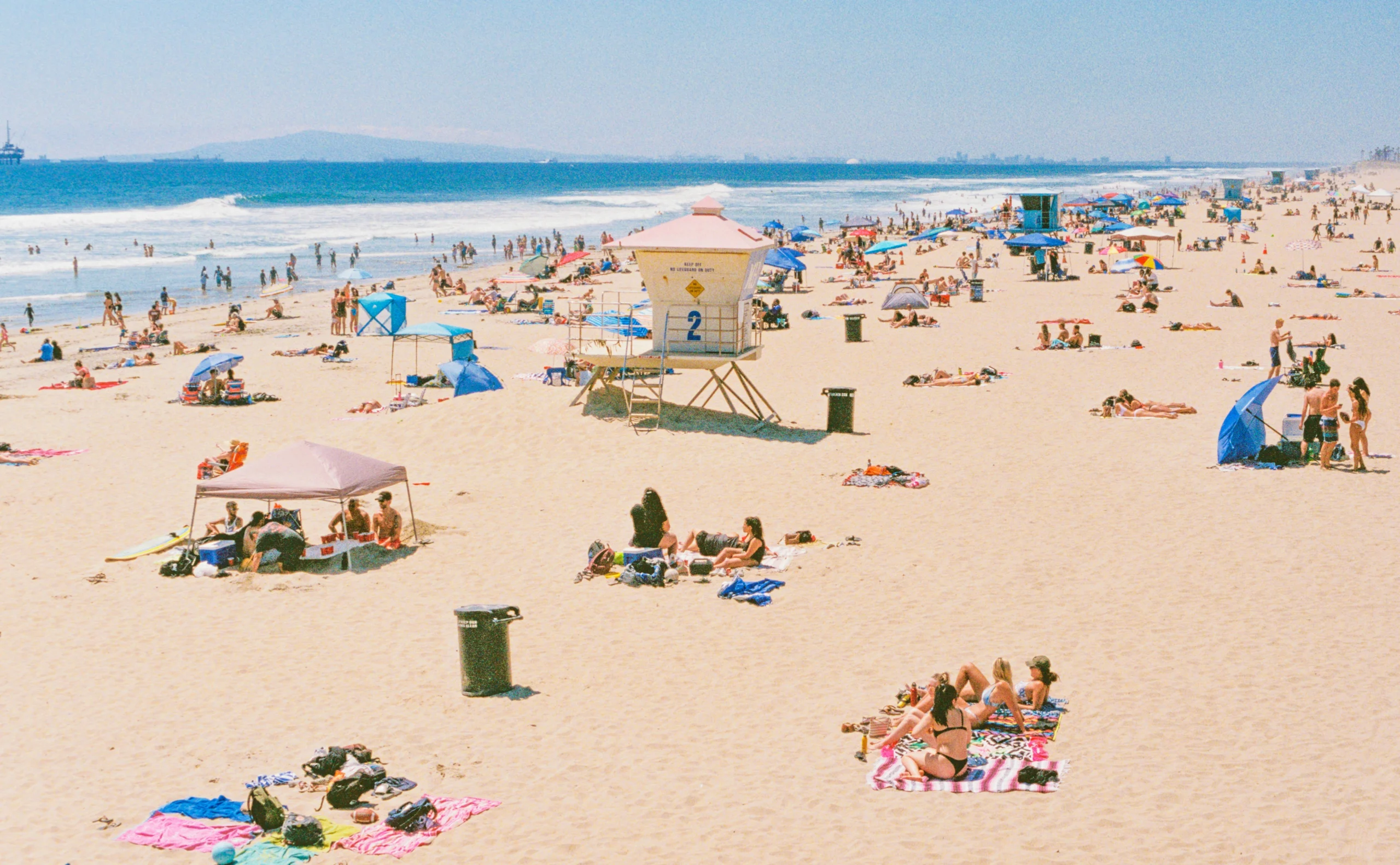 GC for summer scaled Crowded beach scene on hot summer day representing extreme heat conditions for outdoor and garage gym environments