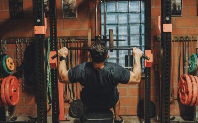 The Bench and Rack Combo Layout That Makes Small Gyms Feel Bigger