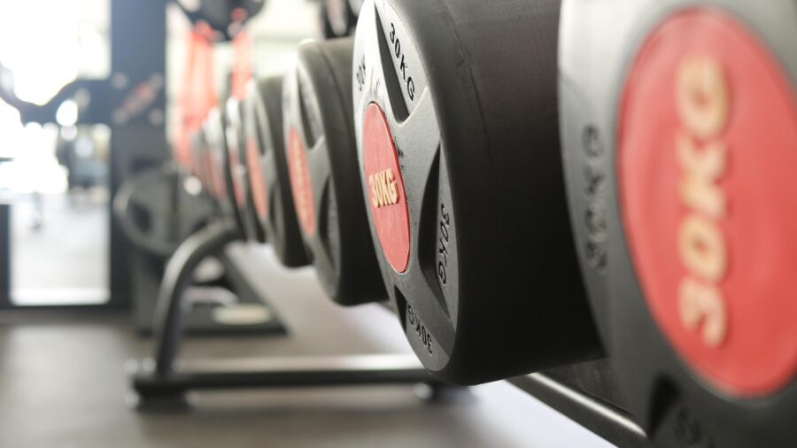 Row of 30 kg dumbbells on a gym rack